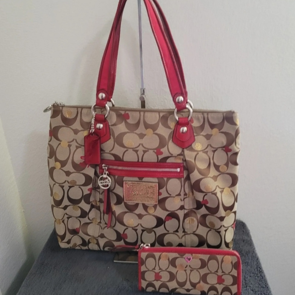 NWOT Coach 16289 Poppy Glam Admirer Red Gold Hearts w/matching Wallet